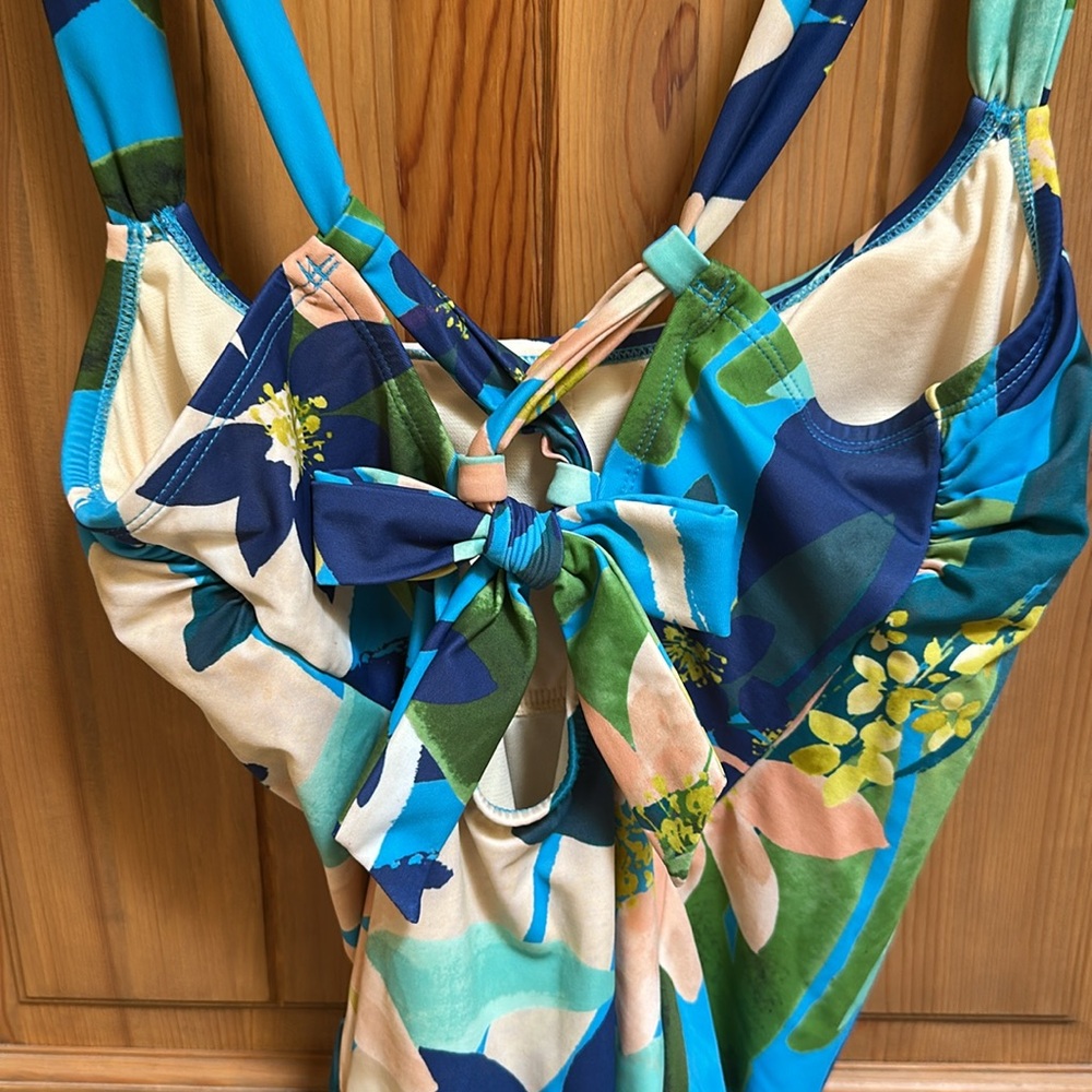 Floral One-Piece Miracle Swimsuit - Picture 6 of 8